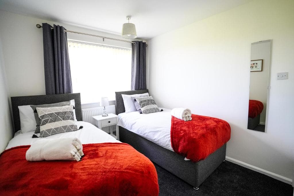 2 bedroom flat perfect for business or contractors