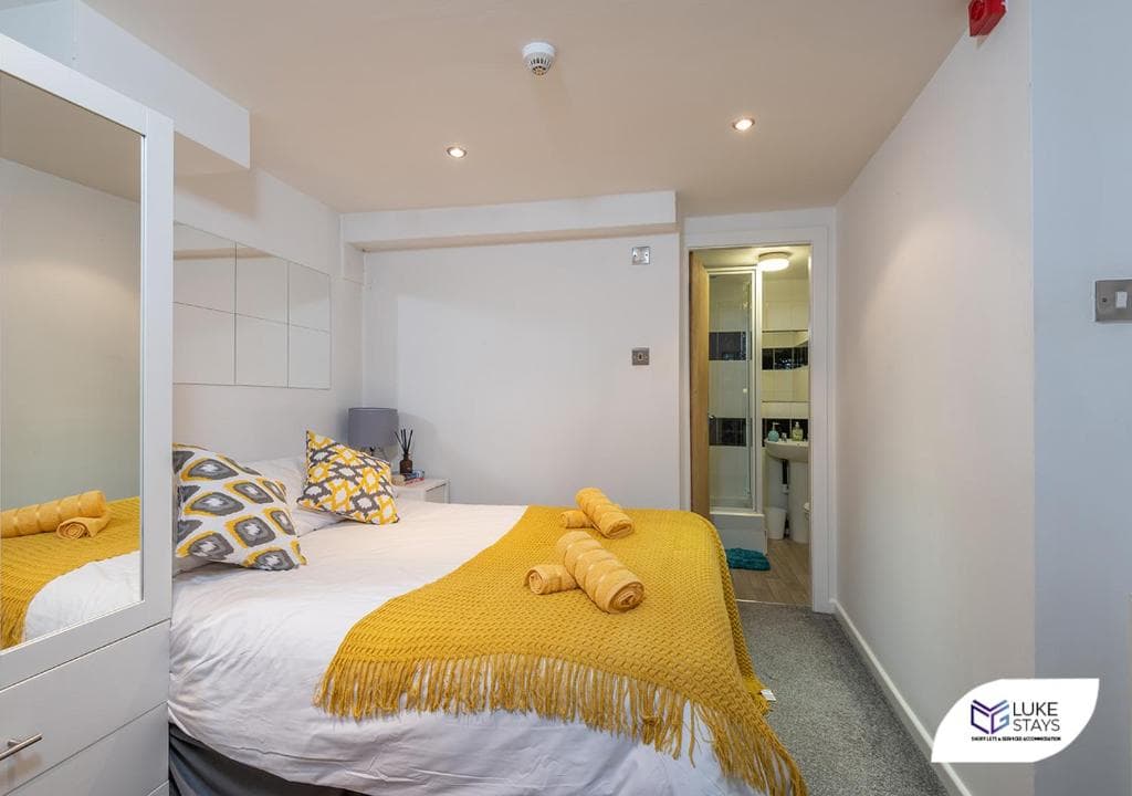 Accommodation at Luke Stays - Harrogate Road in leeds