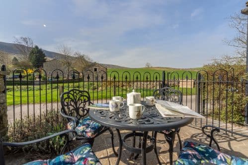 1 Riverside Cottages