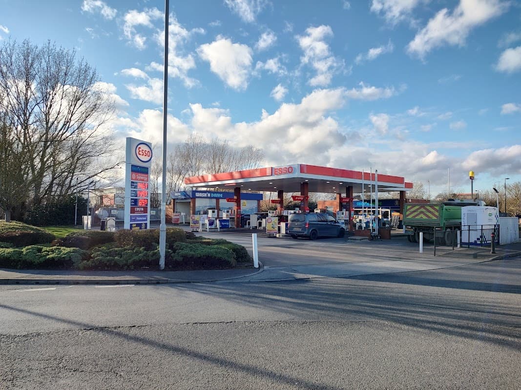 Esso - Petrol Stations in hull