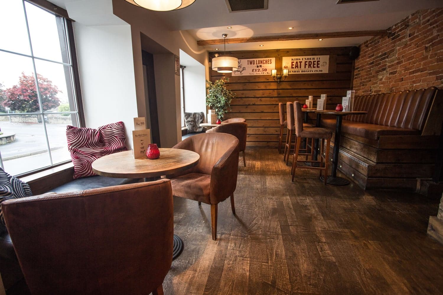 Bar 166 & Bistro Image 4