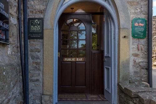 The Wheatsheaf Inn Image 2