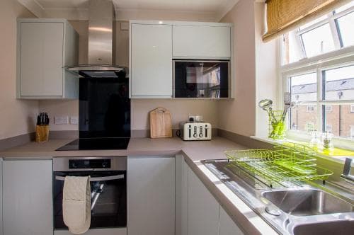 The Boulevard - Stunning 3 Bedroom Apartment With Free Parking Image 3