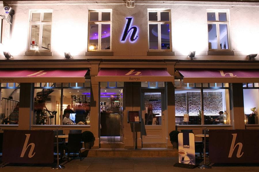 Harrys lounge Image 3