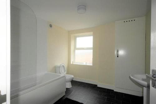 55A Derbyshire Lane Image 1