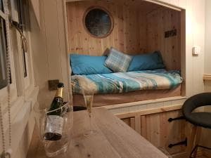 Waterside Shepherds Hut Image 2
