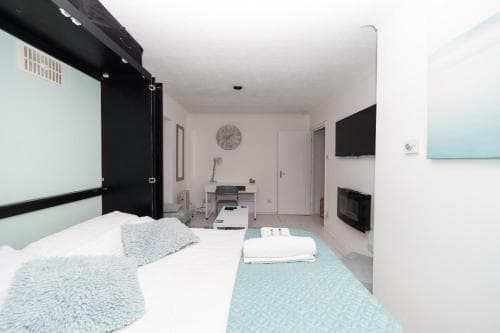 Hullidays - 'Old School Penthouse' Trinity Square Image 6