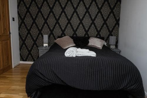 Hullidays - 'Old School Penthouse' Trinity Square Image 4