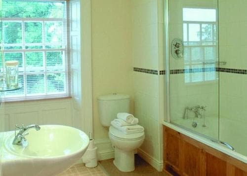 Whoop Hall Hotel and Leisure Image 2