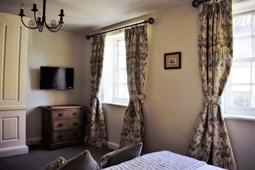 White Horse & Griffin Image 3