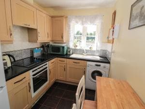 Sandy Bottoms, Whitby Image 2