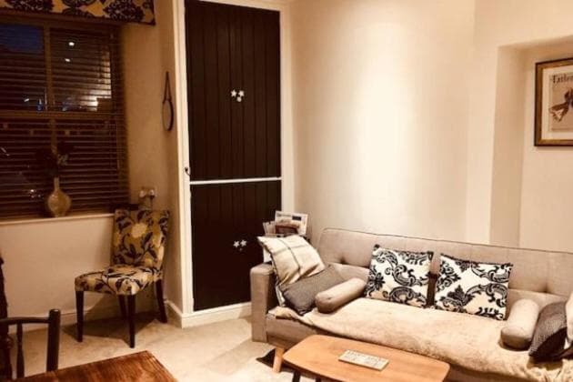 Dugdales Cottage Image 1