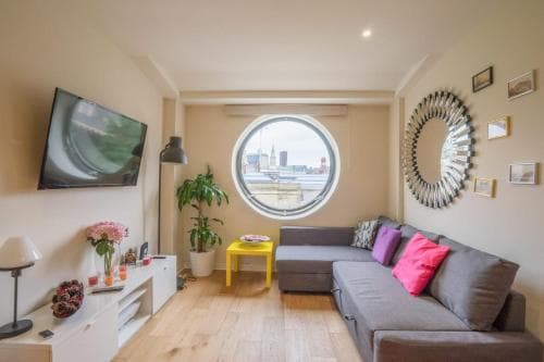 Beautiful Central Apartment, Stunning Views Leeds Centre Landmarks Image 2