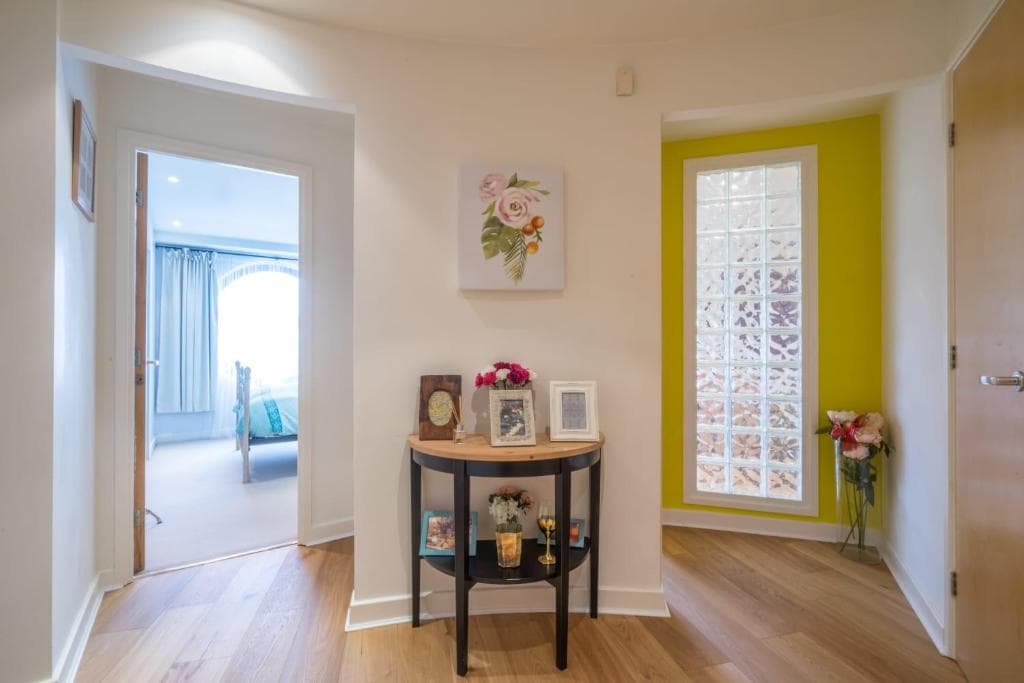 Beautiful Central Apartment, Stunning Views Leeds Centre Landmarks Image 1