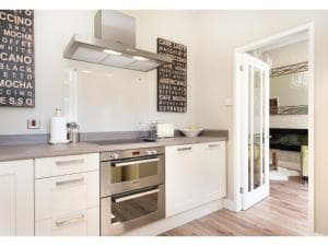 Stunning 1BR Apartment in Central York w/Parking Image 2