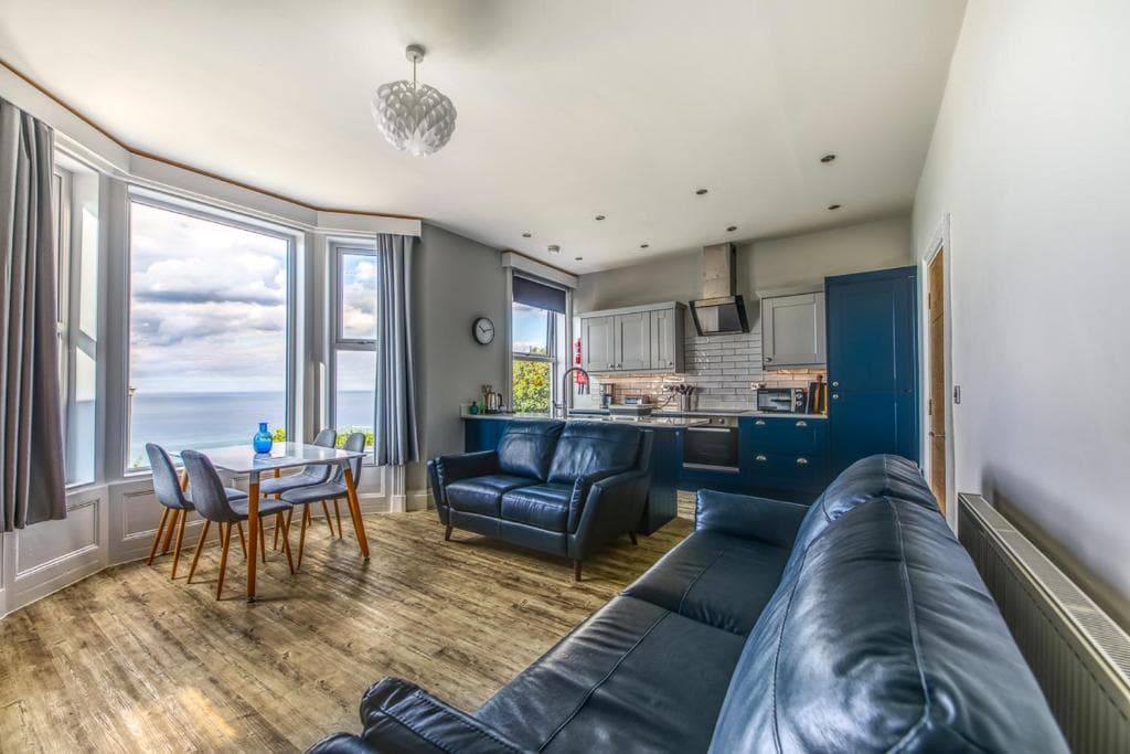 Bay View Holiday Apartments Image 1