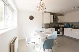 The Beeches 2 - Serviced Duplex Apartment Image 8