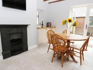 Corner View, Driffield Image 2