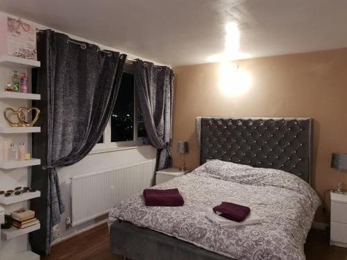 Superior King Room Image 2