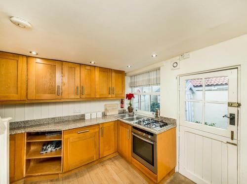 Old Kipper Cottage Image 2