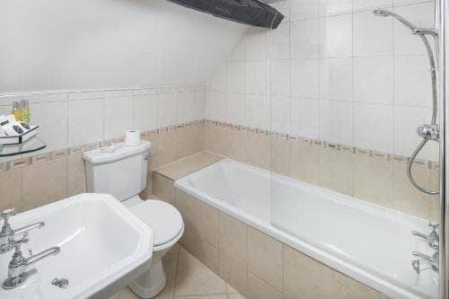 Bagdale Hall & Annexe Image 3