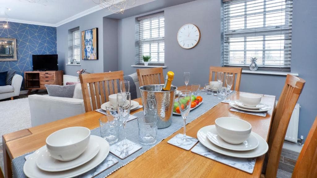 The Station Apartment- A Stunning Space, Close To The City Centre Image 1