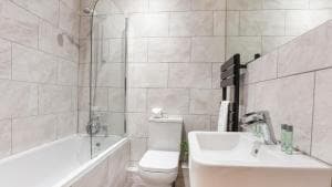 The Station Apartment- A Stunning Space, Close To The City Centre Image 2