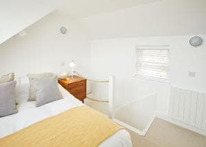 Host & Stay - Harbour Cottage Image 1