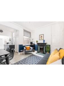 Charming & Trendy base for 5, nr Bishopthorpe Rd Image 2