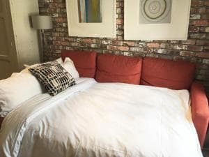 Central york apartment * gold sofa* parking sometimes available Image 5