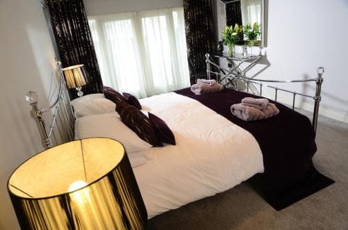 Contemporary Barn Conversion in Stunning Setting Image 3