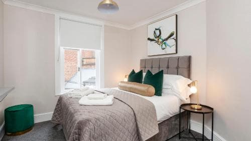 Stylish and most central 2 bed City Centre Apartment Image 3
