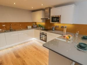 Premier, Transit & Lady Hilda Engine Shed Image 5