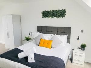 Shield Penthouse Loft - 2 Bedroom Luxe Large Apartment Image 2