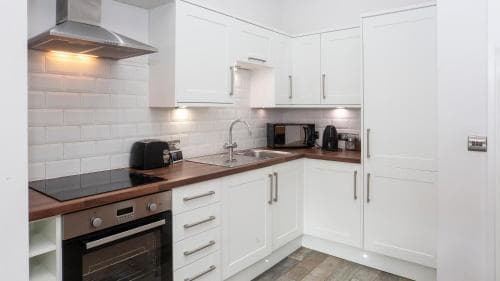 Apartment 4 The Keyes- Stunning & Stylish Apartment With Free Parking Image 3