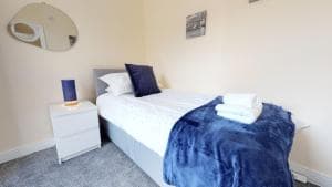 StayZo Westminster Stylish House Accommodation Image 2