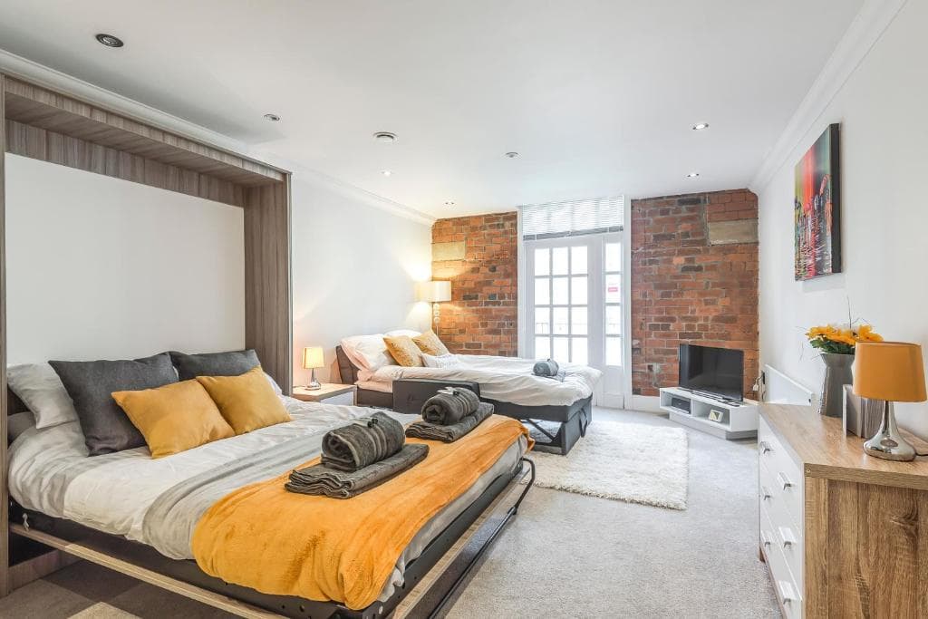 Cosmopolitan River Side Apartment YORK Image 1