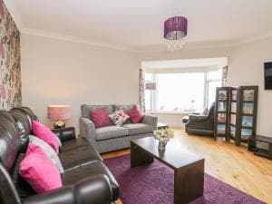 The Gansey Girl Image 2