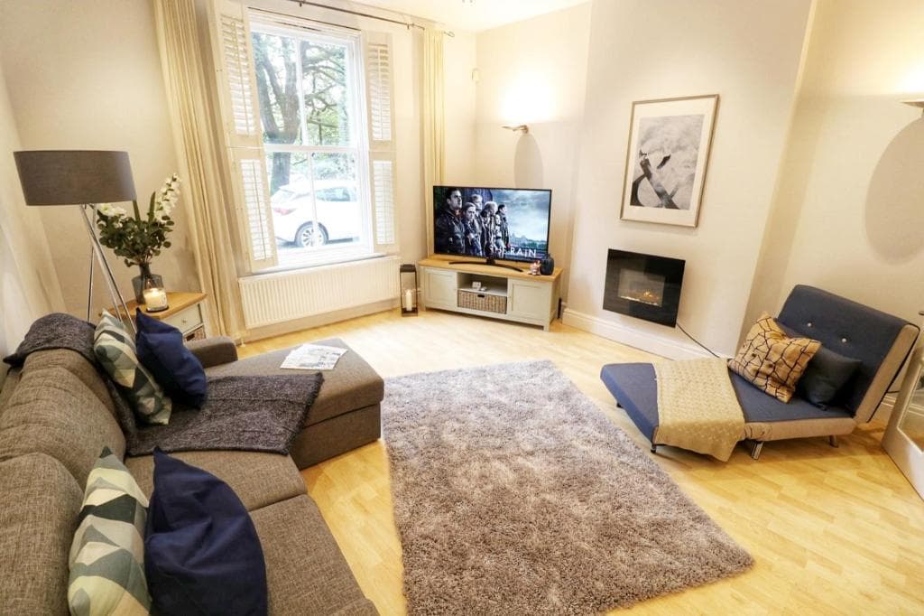 The Stylish Townhouse On The Stray Image 1