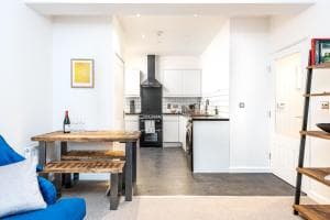Stylish & Contemporary High Spec Flat with Parking Image 2