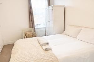 Whitburn House Free Internet TV Near Town Centre Image 2