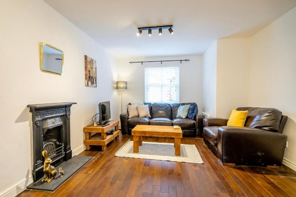 Priory Street Apartment with Parking Image 1