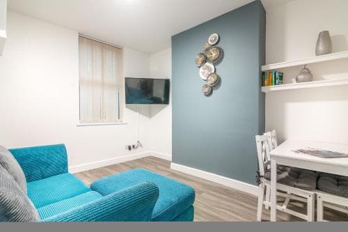 PLATFORM Avenues Apartment 1 Image 2