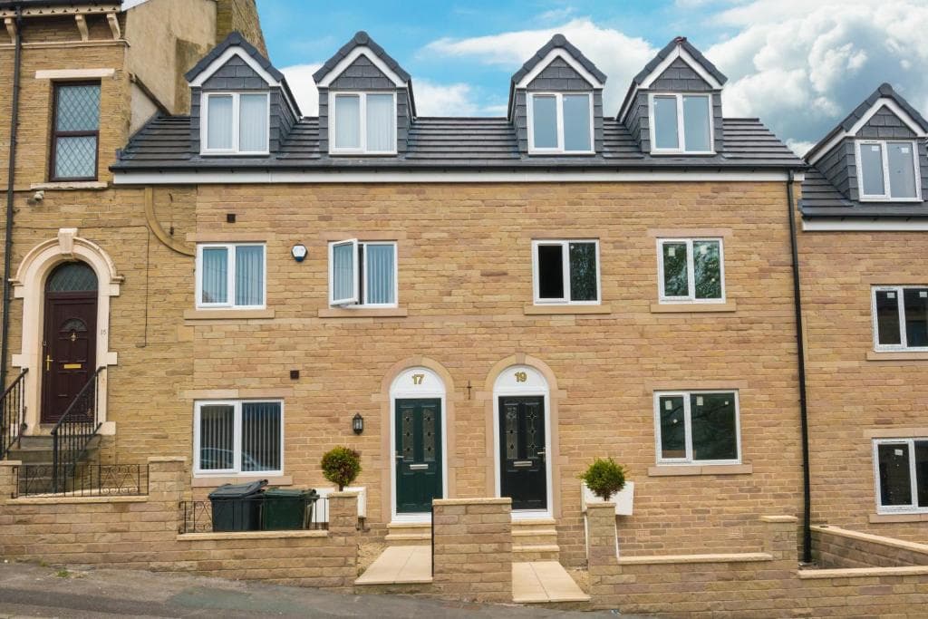 Luxury Home with Parking Image 1