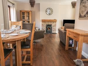 Pebble Cottage Dunnscroft Image 4