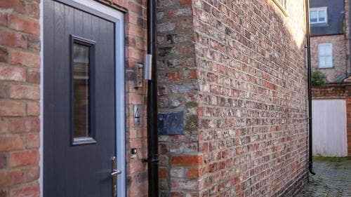 Compton Lodge Luxury apartment-Free Parking Image 3