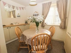 Coopers Cottage, Whitby Image 2