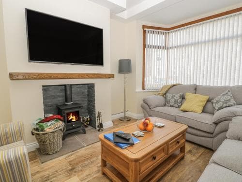 204 Sea View House, Redcar Image 3