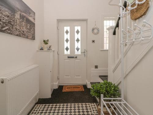 Cosy Coast Cottage Image 3