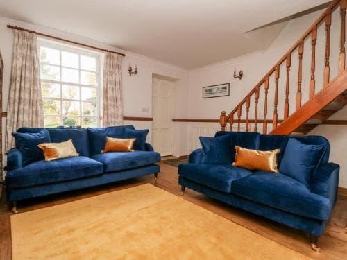 Manor Cottage Image 3